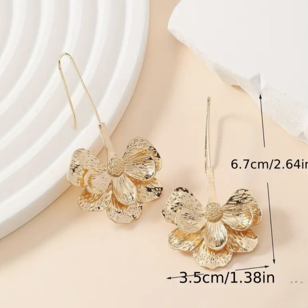 NEW Sidney Gold Flower Drop Statement Earrings - Picture 4 of 4